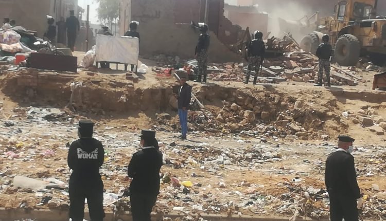 إزالة عشش ترعة الطوارئ