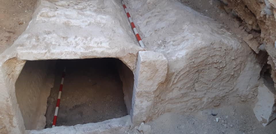 مقبرة فريدة ترجع للعصر الصاوي