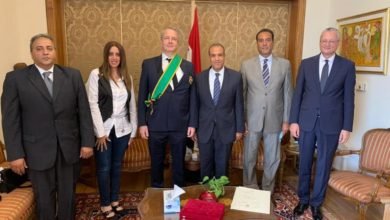 تقليد السفير المجري بالقاهرة