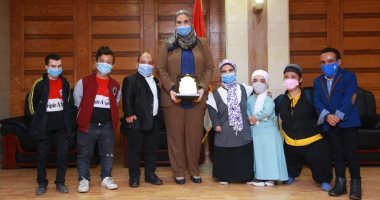 القباج مع قصار القامة