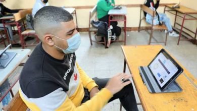 طلاب الصف الثاني الثانوي