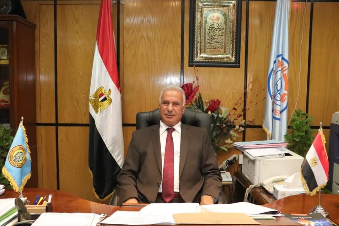 الدكتور سمير حافظ عميد كلية الهندسة الزراعية