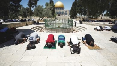 مصلين بالمسجد الاقصى